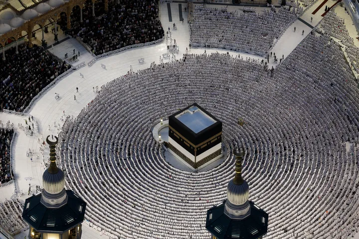 Nearly 2M Muslims expected to perform Hajj as pilgrimage begins in Mina