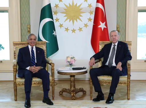 Turkish President Erdogan welcomes Pakistani PM Sharif in Istanbul